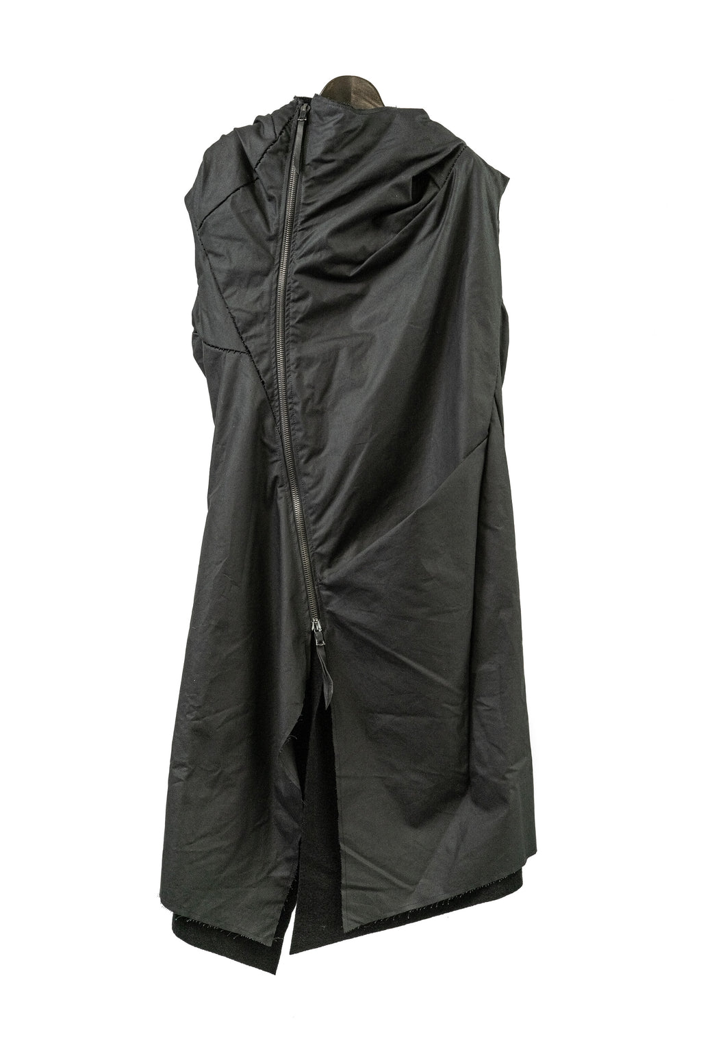 Leon Emanuel Blanck/DISTORTION CURVED HOODED VEST