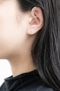 WERKSTATT : MUNCHEN/M4580 EAR CUFF HAMMERED.