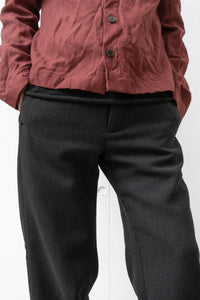 K'ANG/ADJUSTABLE BACK PLEATS WIDE FIT TROUSERS