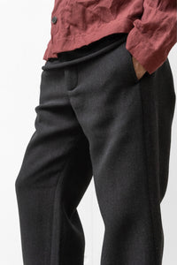 K'ANG/ADJUSTABLE BACK PLEATS WIDE FIT TROUSERS