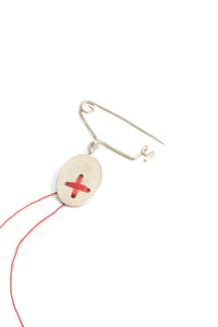 m.a+/AP183 AG mini safty pin w/stitched cross