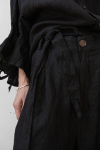Aleksandr Manamis/BUTTON LEG LOOSE PANT (Femme)
