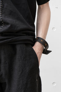 m.a+/A-F8E1 GR 3,0 cross stitched med wrist band
