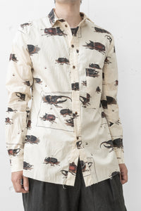 Aleksandr Manamis/PANEL DETAIL BEETLE SHIRT (Homme)